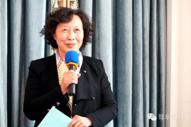 大愛心理咨詢機構(gòu)負(fù)責(zé)人 周曉萍 大愛心理咨詢機構(gòu)負(fù)責(zé)人 周曉萍