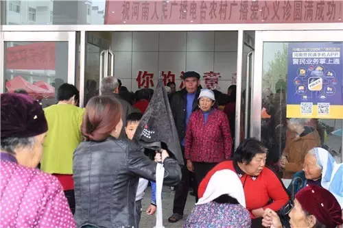 現(xiàn)場(chǎng)真是的人山人海，只能用太火爆三個(gè)字形容了！