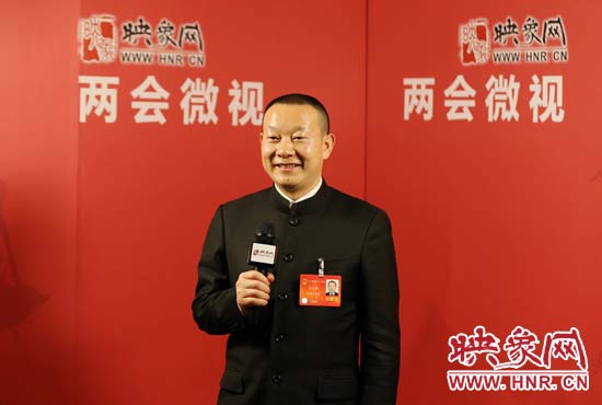 全國(guó)人大代表劉文新接受映象網(wǎng)“兩會(huì)微視”訪談。