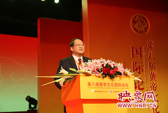 臺灣大學(xué)哲學(xué)系教授、美國耶魯大學(xué)哲學(xué)博士傅佩榮做演講
