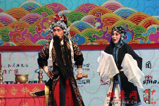 張派傳人方素珍（左）、馬瑞（右）演唱折子戲《韓琪殺廟》一折
