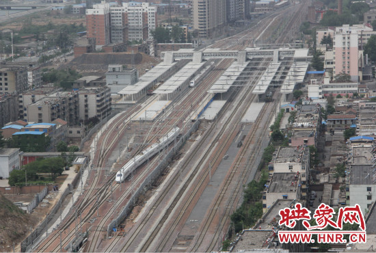 本次運行試驗由2列CRH2A型動車組擔當，計劃試驗速度為每小時200公里。