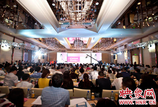 5月28日，一場(chǎng)河南企業(yè)家的盛會(huì)在鄭州舉辦，群象島2015夏季峰會(huì)以?shī)^斗者為本致敬奮斗者。