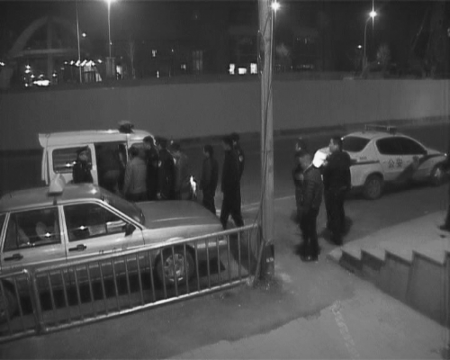 鄭州7名的哥凌晨酣戰(zhàn)“斗地主” 被當(dāng)賭徒一窩端 鄭州7名的哥凌晨酣戰(zhàn)“斗地主” 被當(dāng)賭徒一窩端