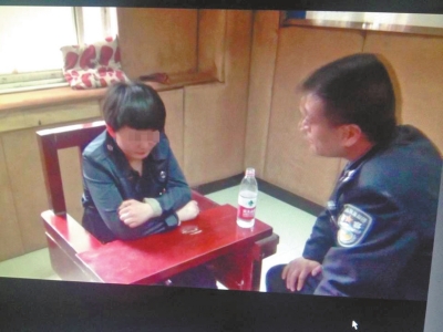 肇事司機(jī)李某歸案后，接受警方的訊問。