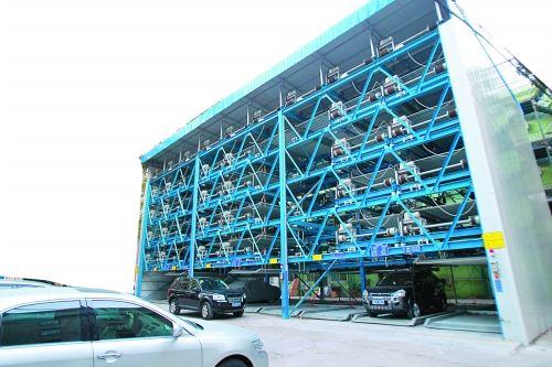 商務(wù)廳（北院）內(nèi)新建一個立體停車場，有68個停車位，但目前停車率不高。