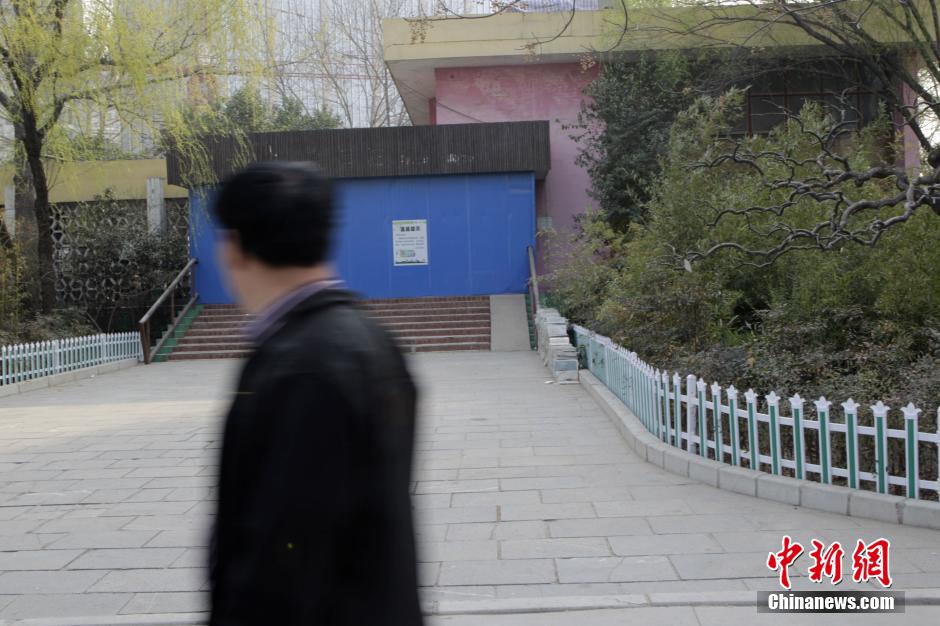 3月17日，河南鄭州動(dòng)物園，原經(jīng)批準(zhǔn)用于大熊貓飼養(yǎng)的場(chǎng)館已經(jīng)關(guān)門。