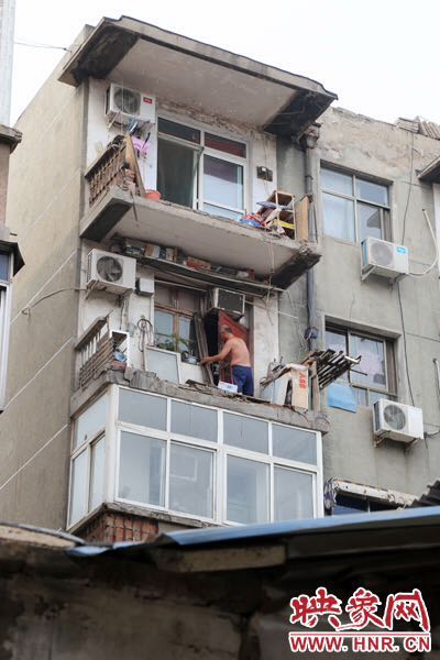 據(jù)了解，該棟房屋建造于1986年，距今已經(jīng)30年。