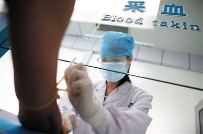 2010年5月，北京艾滋病毒攜帶者可以進(jìn)行快速檢測。新京報資料圖片 韓萌 攝