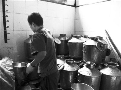 酒鬼酒自檢曾發(fā)現(xiàn)塑化劑超標 公司沒有太重視 酒鬼酒自檢曾發(fā)現(xiàn)塑化劑超標 公司沒有太重視