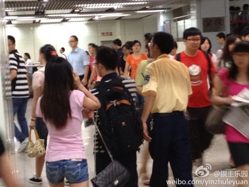 7月22日早上，上海地鐵6號(hào)線浦電路站，一男一女發(fā)生激烈口角，女子“指證”男子系“色狼”。