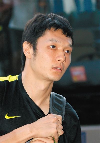 楊智 足球守門員,現(xiàn)效力于北京國安隊,為國家隊守門員。