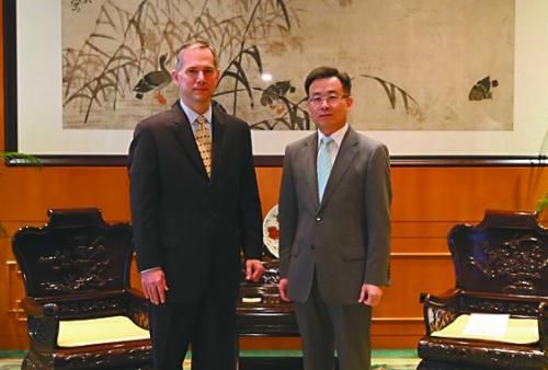 27日,中國外交部駐港特派員宋哲會(huì)見夏千福。
