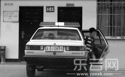 網(wǎng)友舉報云南紅河州森林公安警車私用。