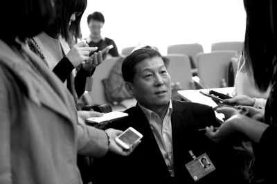 昨天，北京市高院院長慕平接受媒體采訪。京華時(shí)報(bào)記者張斌攝