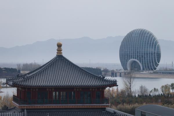 　因APEC會議籌備，雁棲湖景區(qū)于10月25日關(guān)閉至11月14日重新開放。 劉行喆 澎湃資料
