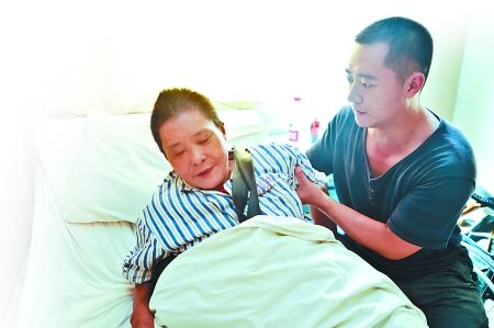 母親因患白血病無(wú)錢治療，他依然不言放棄