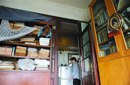 老人生活簡(jiǎn)樸，平時(shí)有保姆照顧