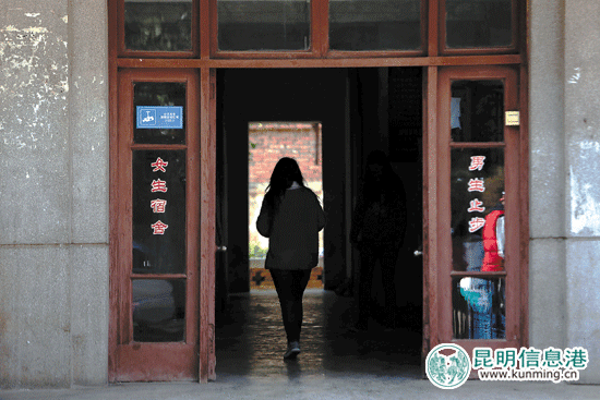 該校女生宿舍人員進出管理嚴格 該校女生宿舍人員進出管理嚴格