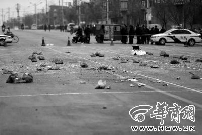 2014年1月6日，在蒲城縣迎賓路，警方在案發(fā)現(xiàn)場路面劃分了86個(gè)方格，提取現(xiàn)場遺留爆炸物品進(jìn)行取證