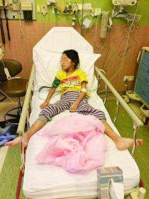 病危的8歲中國女孩菲比。
