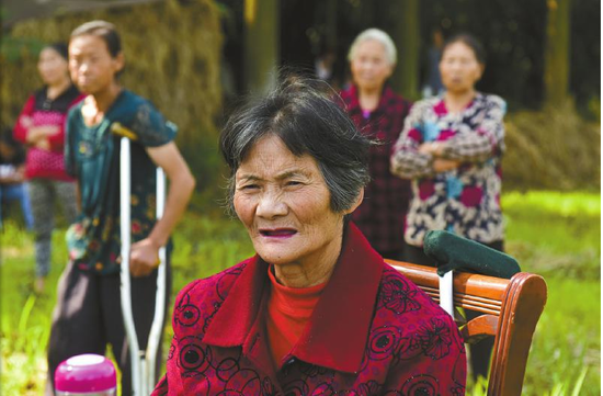 七旬老人狀告四子女，要求他們常回家看看