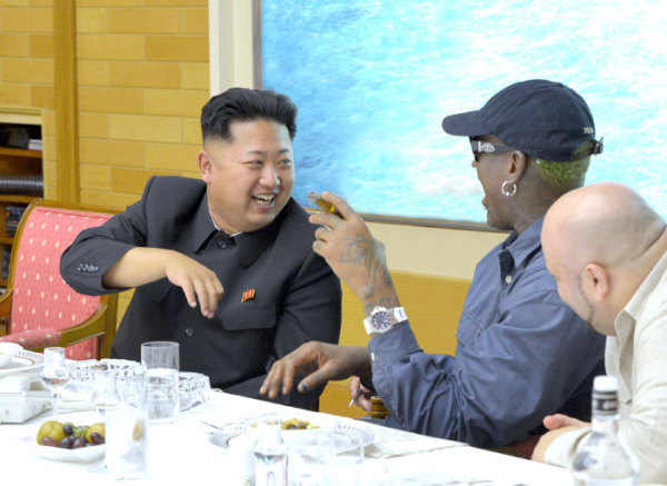 近日，朝鮮最高領(lǐng)導(dǎo)人金正恩已在平壤再次會(huì)見并宴請了正在朝鮮訪問的前美國全國籃球協(xié)會(huì)(NBA)球星羅德