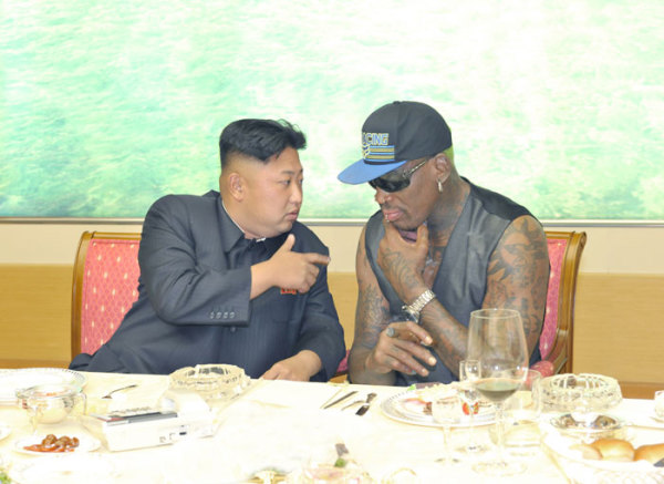 近日，朝鮮最高領(lǐng)導(dǎo)人金正恩已在平壤再次會(huì)見并宴請了正在朝鮮訪問的前美國全國籃球協(xié)會(huì)(NBA)球星羅德
