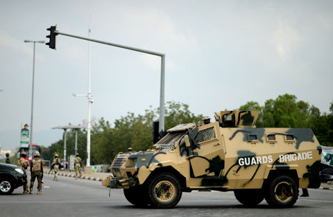 近日，尼軍警加強(qiáng)了對(duì)首都區(qū)的安保。 李涼 攝