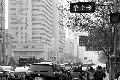 新交規(guī)“黃恐”引發(fā)擁堵？ 這個真的有！