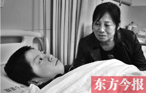 15歲的兒子被毆打成重傷，巨額醫(yī)療費成了曲新苗女士難以跨越的坎兒