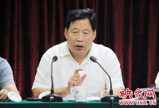 河南省愛(ài)心基金會(huì)理事長(zhǎng)張世軍講話。