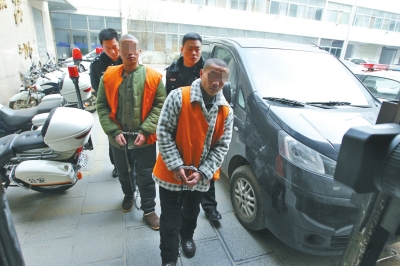 倆刑釋男子，冒充“富二代”，微信搜附近的人，專(zhuān)搶出入娛樂(lè)場(chǎng)所女性