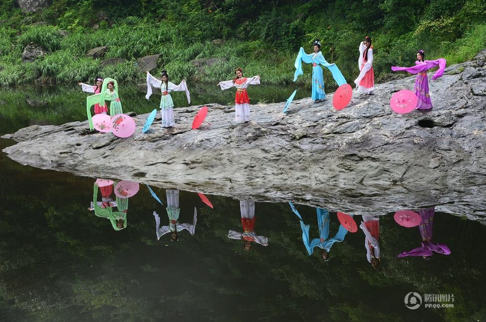 安徽金寨“七仙女”飄進大峽谷 安徽金寨“七仙女”飄進大峽谷