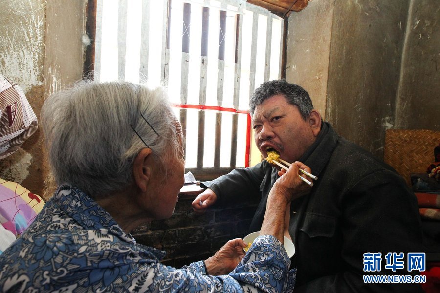 那些年，感動(dòng)過(guò)我們的母親