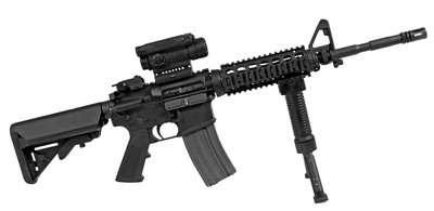 M4 卡賓槍，戰(zhàn)斗全重：3.4公斤，最大有效射程：600米，全槍長：840mm，空槍重：2.88公斤