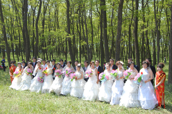 賞鄉(xiāng)村田園風光 品舌尖一抹槐花香 賞鄉(xiāng)村田園風光 品舌尖一抹槐花香
