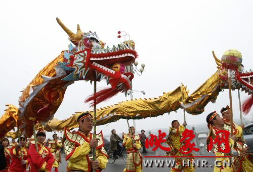 　　3月30日上午,開封市舉行2013中國(開封)清明文化節(jié)踏春巡游活動。　 　　