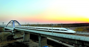 　　京廣高鐵連通南北大動脈。