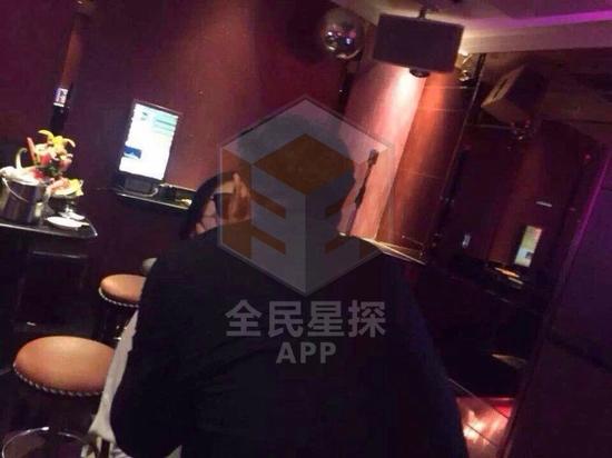 網(wǎng)絡(luò)曝光的田源激吻照，田源稱是角度問題