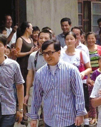 成龍?jiān)谑徍J(rèn)祖歸宗。
