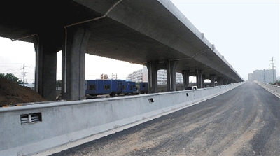 鄭州西三環(huán)快速路主線橋全線貫通 年底前可全線通車(chē)