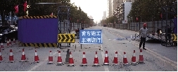 桐柏路西側(cè)，圍擋內(nèi)已經(jīng)不允許汽車通行。