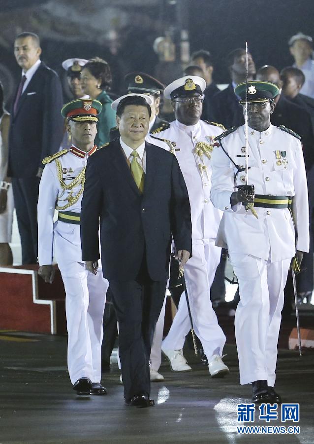 這是習近平主席檢閱儀仗隊。姚大偉 攝