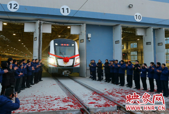 12月28日早上7點39分，編號為0111的列車駛出鄭東車輛段開往市體育中心站