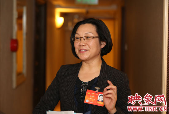 全國(guó)人大代表、商丘市實(shí)驗(yàn)小學(xué)校長(zhǎng)高阿莉做客映象網(wǎng)兩會(huì)微視。