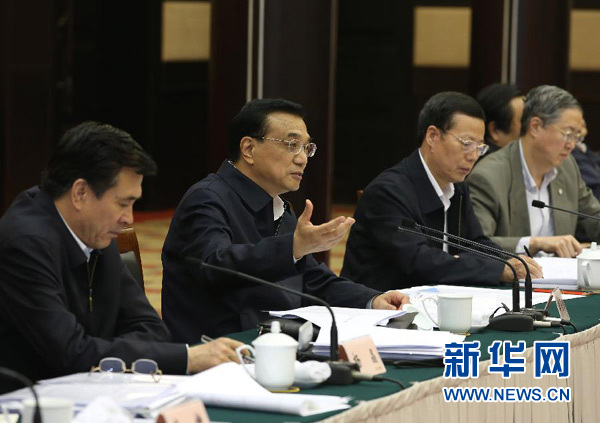 月28日，中共中央政治局常委、國(guó)務(wù)院總理李克強(qiáng)在重慶主持召開座談會(huì)