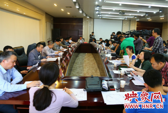 鄭州三環(huán)快速化工程通車(chē)新聞發(fā)布會(huì)現(xiàn)場(chǎng)。