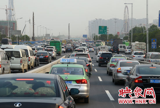 5月1日零時(shí)至3日24時(shí)，全省高速公路安全平穩(wěn)運(yùn)行，累計(jì)車流量440.53萬(wàn)輛。