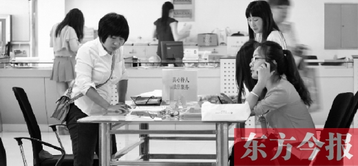 　　行政審批“瘦身”，不僅提高了行政效率，節(jié)約了行政資源，而且最大限度地方便了群眾